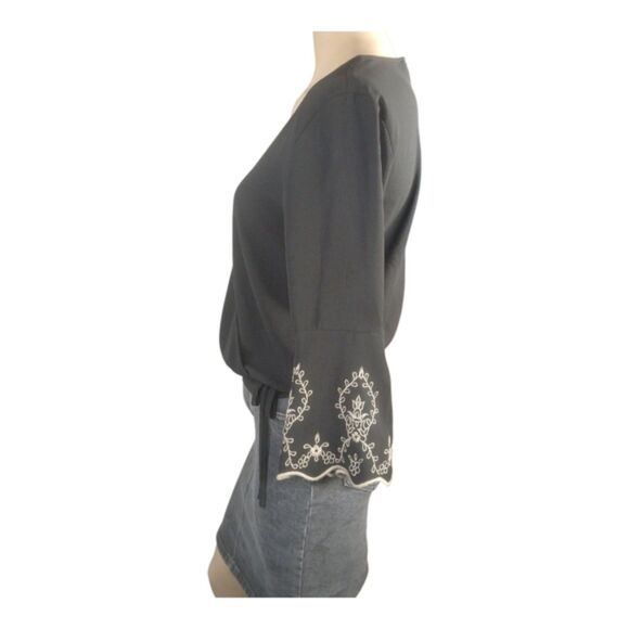 E2M Black Blouse with Embroidered Bell Sleeves – Women’s Size Small - Picture 1 of 6